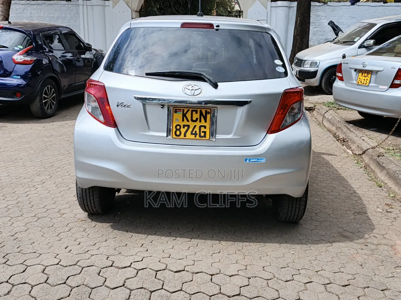 Toyota Vitz 2011 Silver