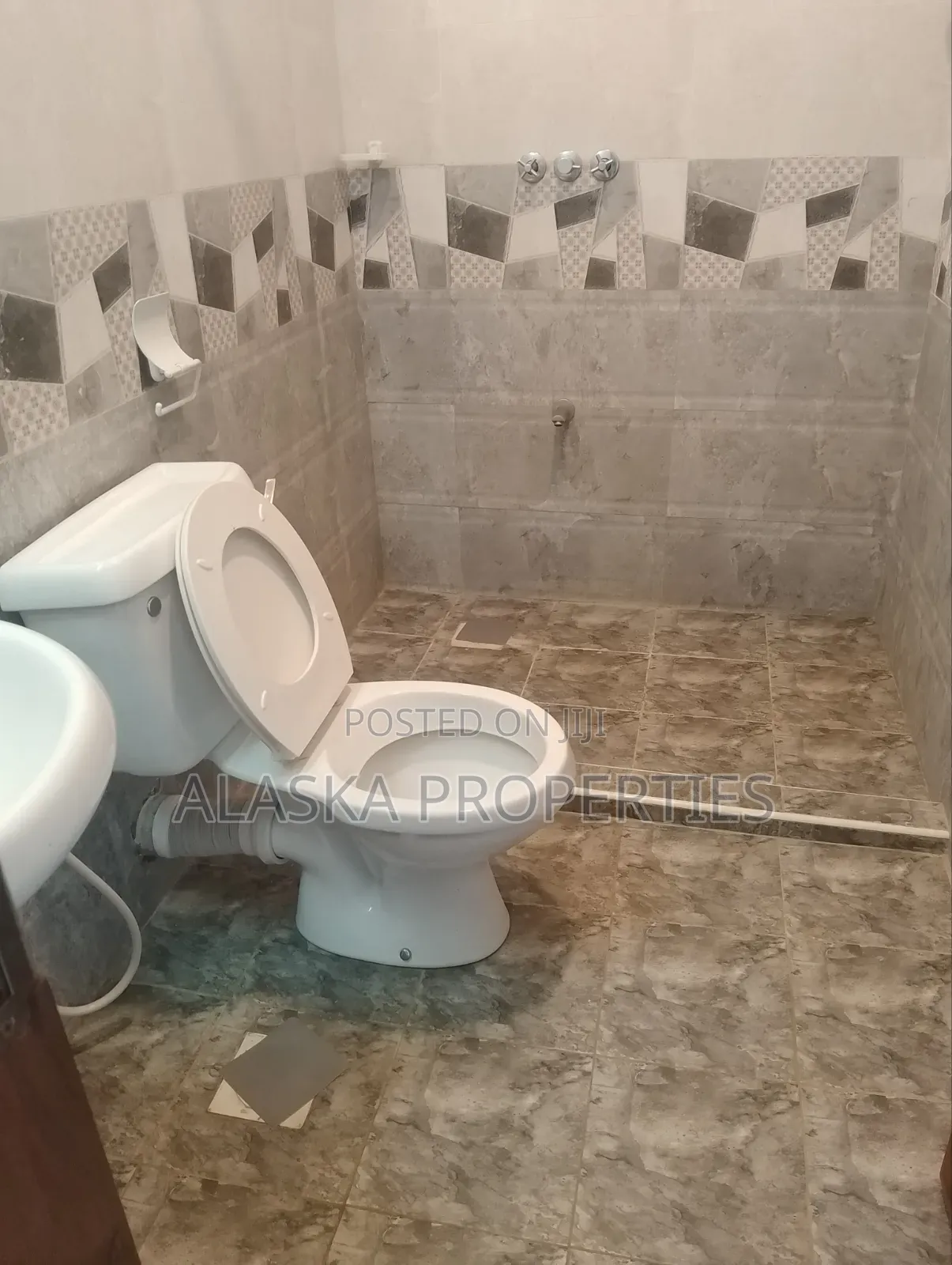3bdrm Penthouse in Nyali Estate for rent