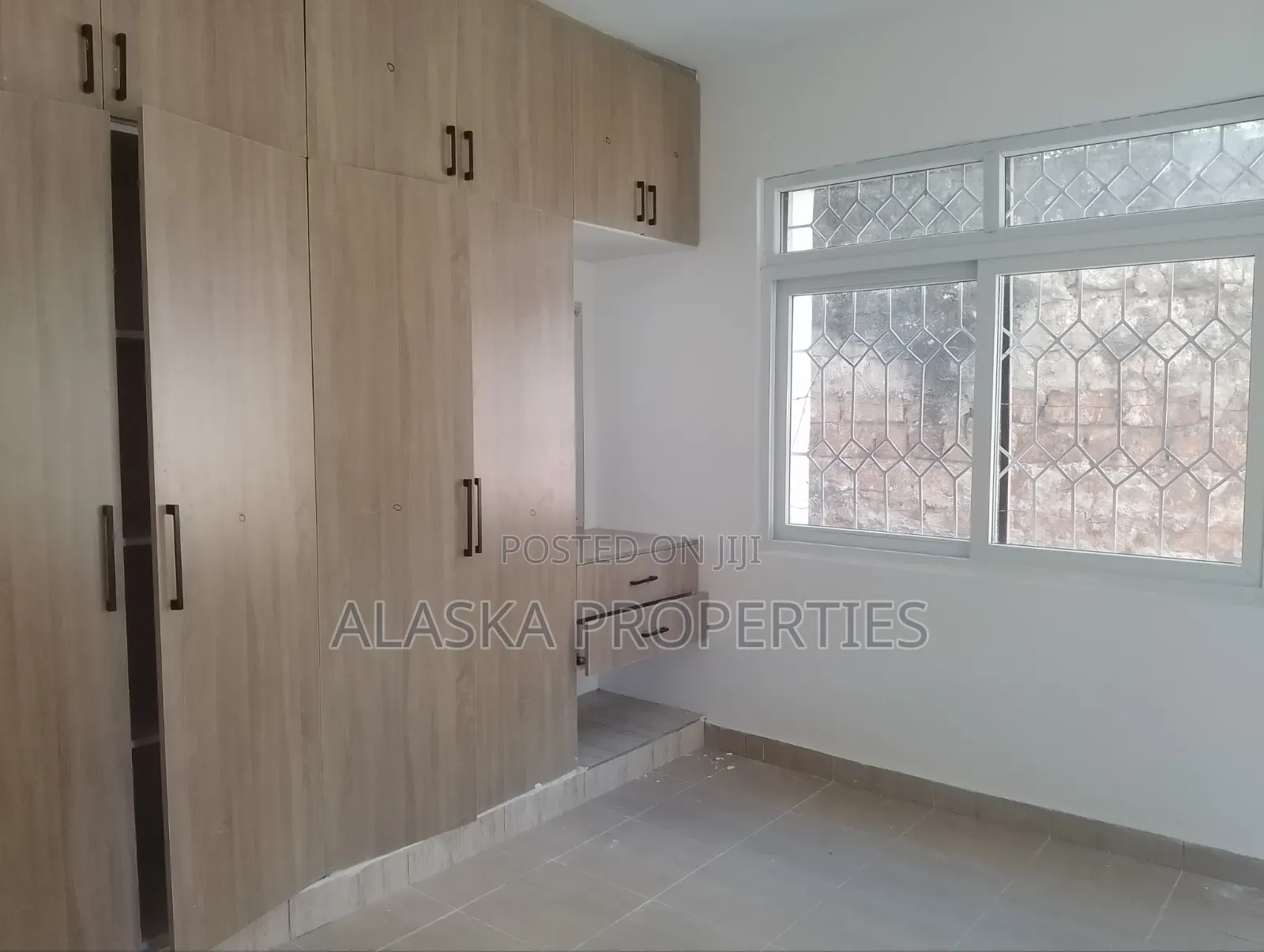 3bdrm Apartment in Beach Road Estate, Nyali Mkomani for rent