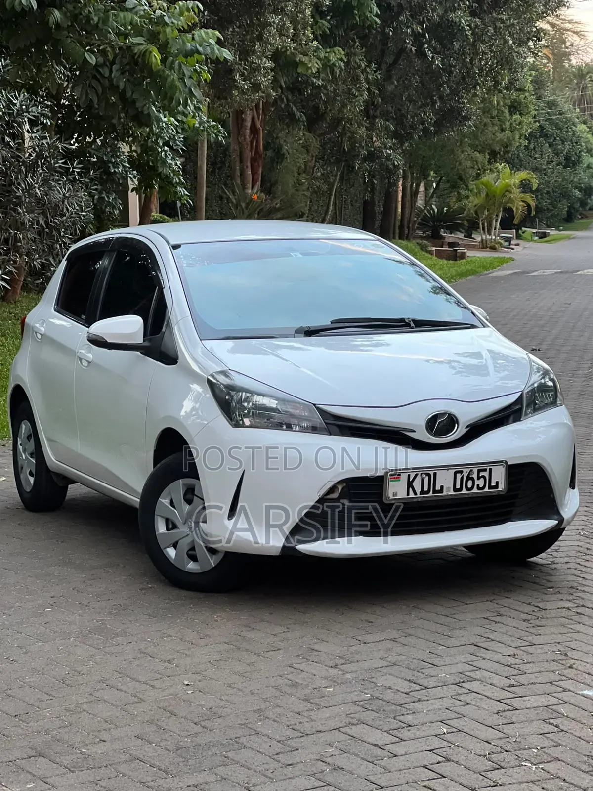 Toyota Vitz 2015 Pearl