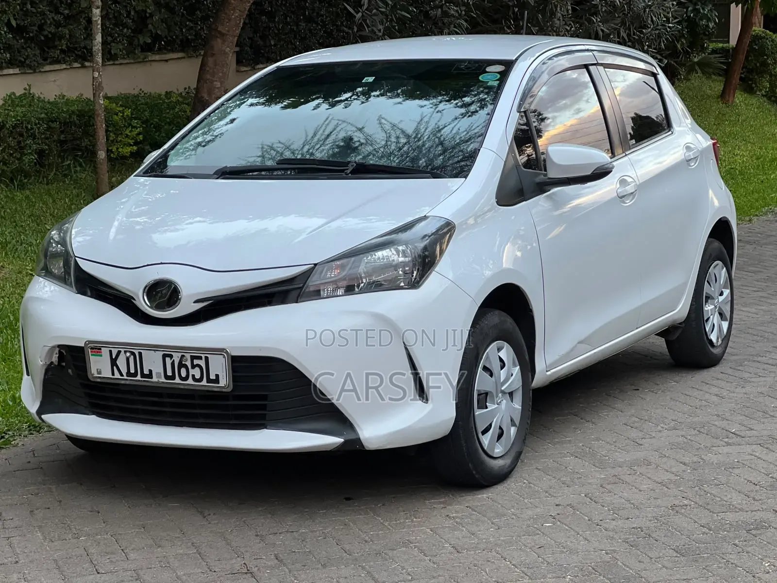 Toyota Vitz 2015 Pearl