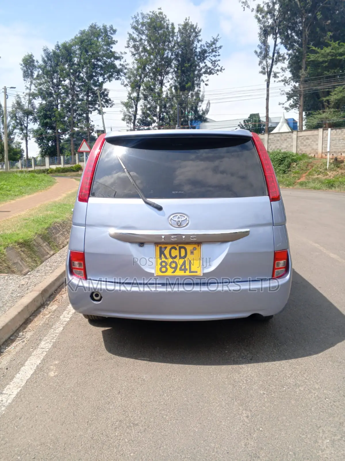 Toyota ISIS 2007 Blue