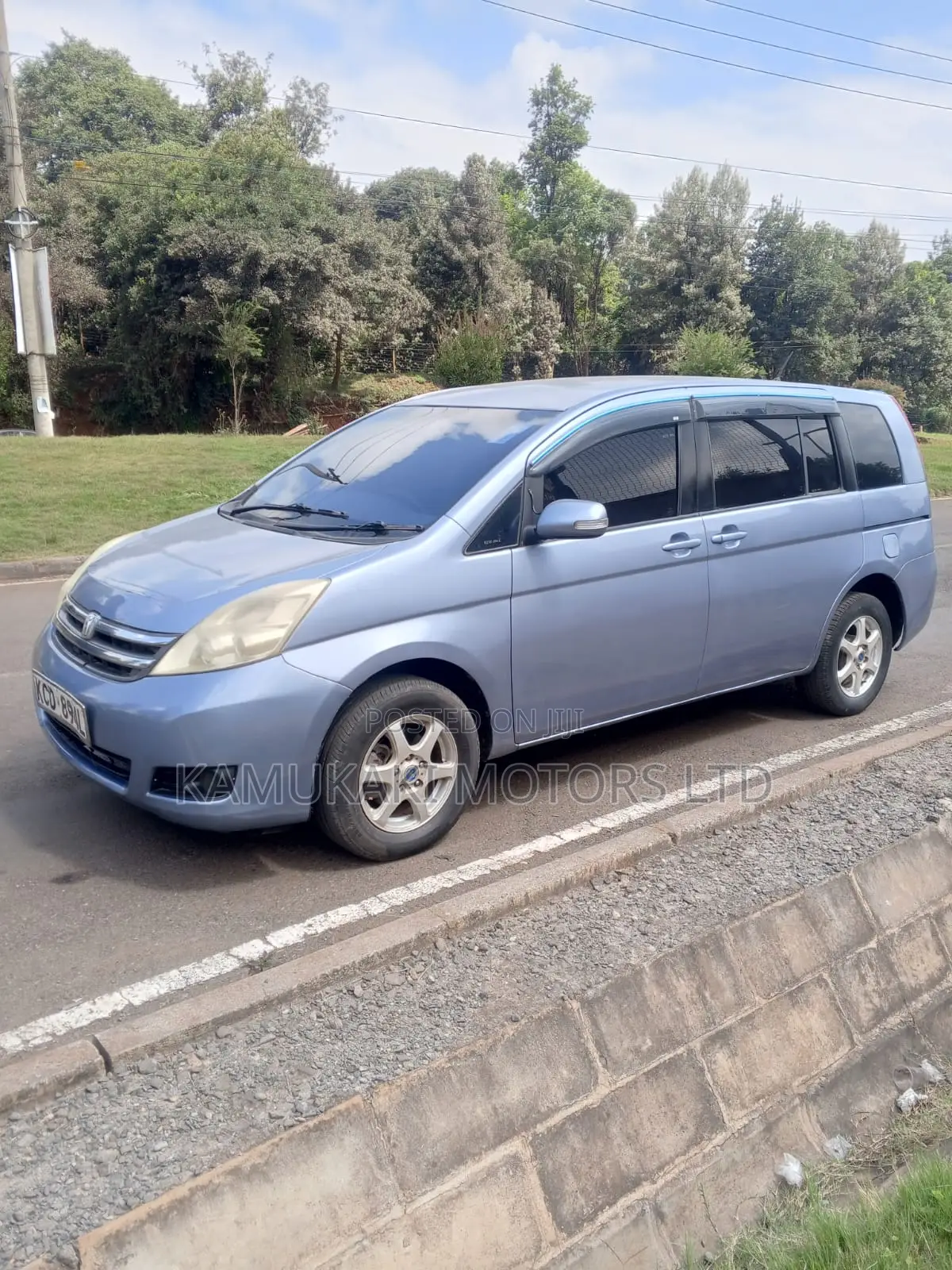 Toyota ISIS 2007 Blue