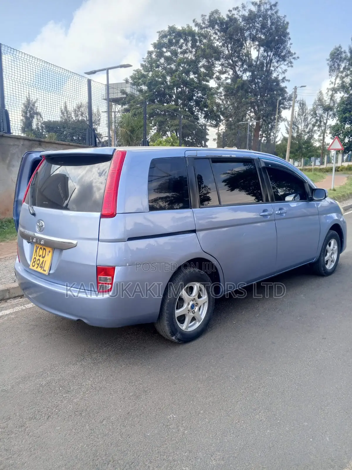 Toyota ISIS 2007 Blue