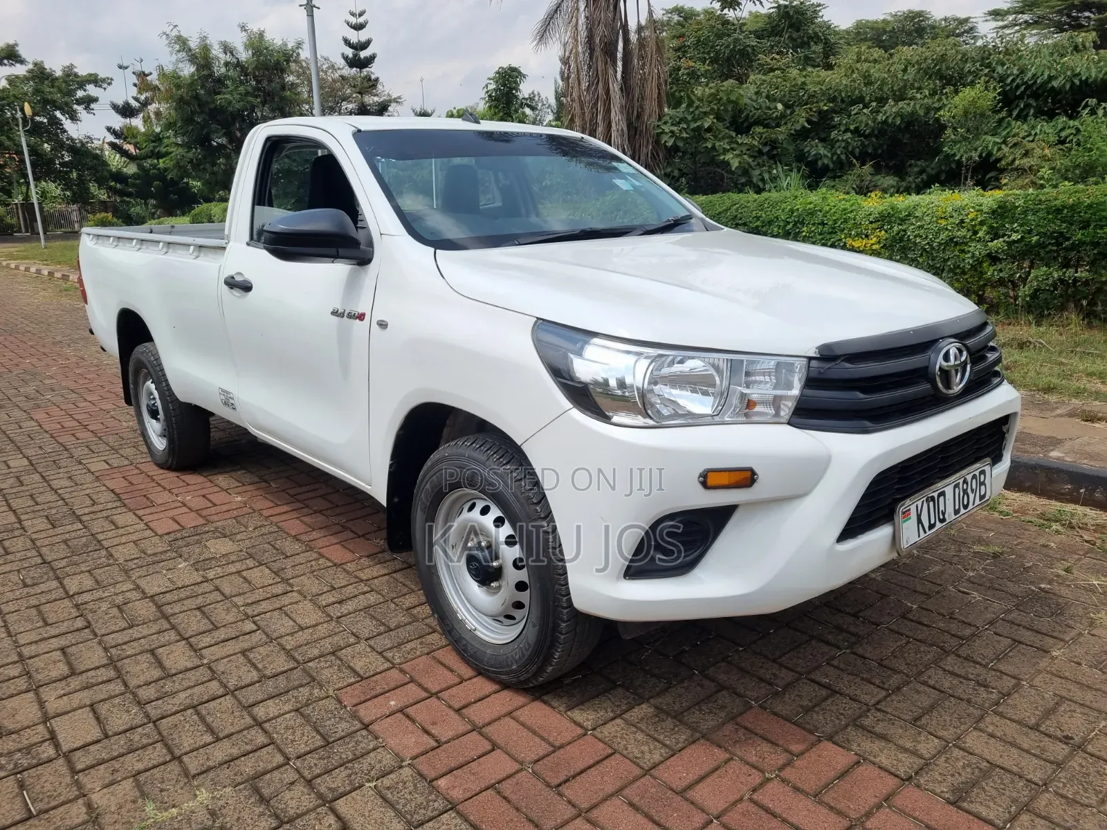 Toyota Hilux 2025 White