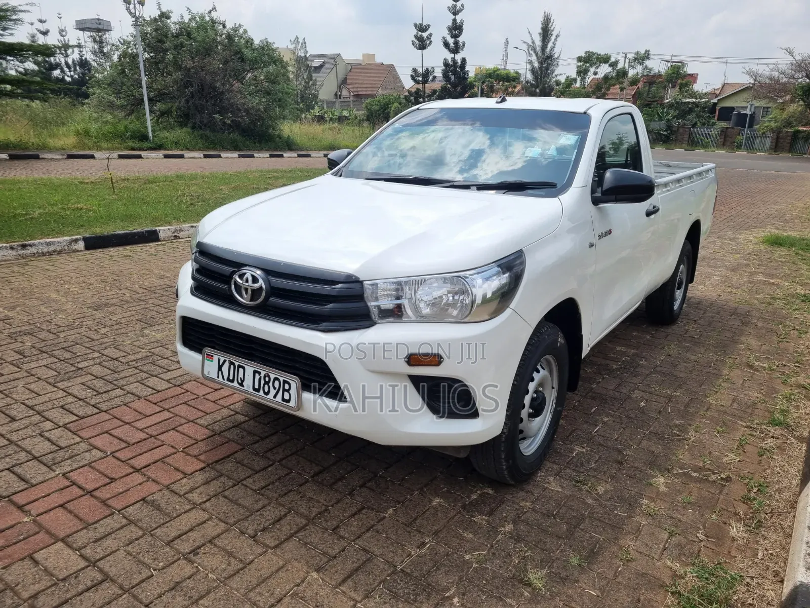 Toyota Hilux 2025 White