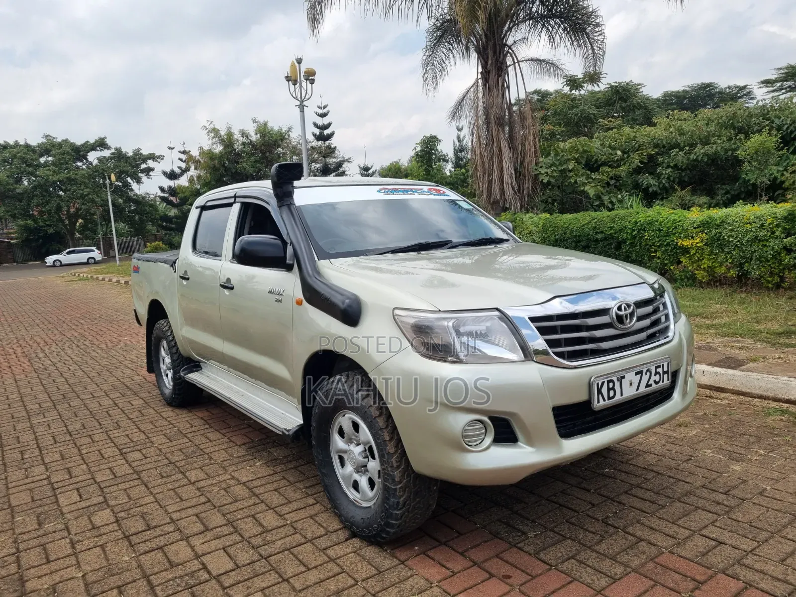 Toyota Hilux 2012 Gold