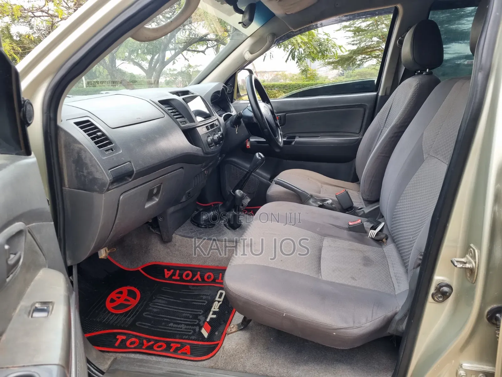Toyota Hilux 2012 Gold