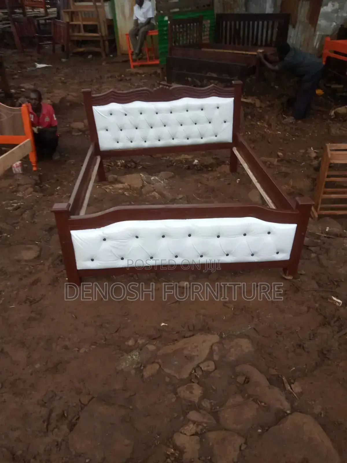 White 4×6 Semi Chester Bed