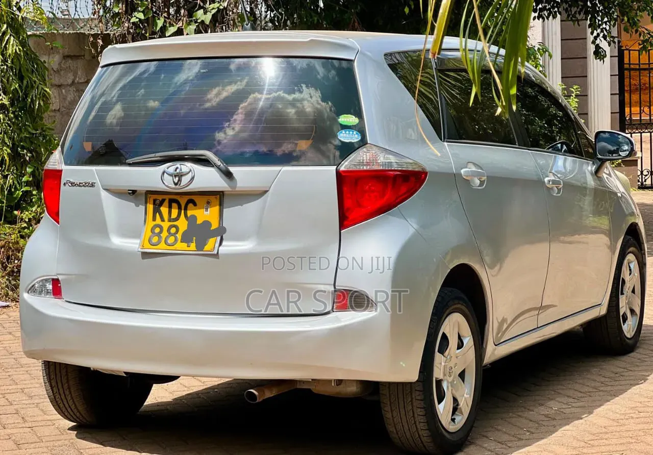 Toyota Ractis 2014 Silver
