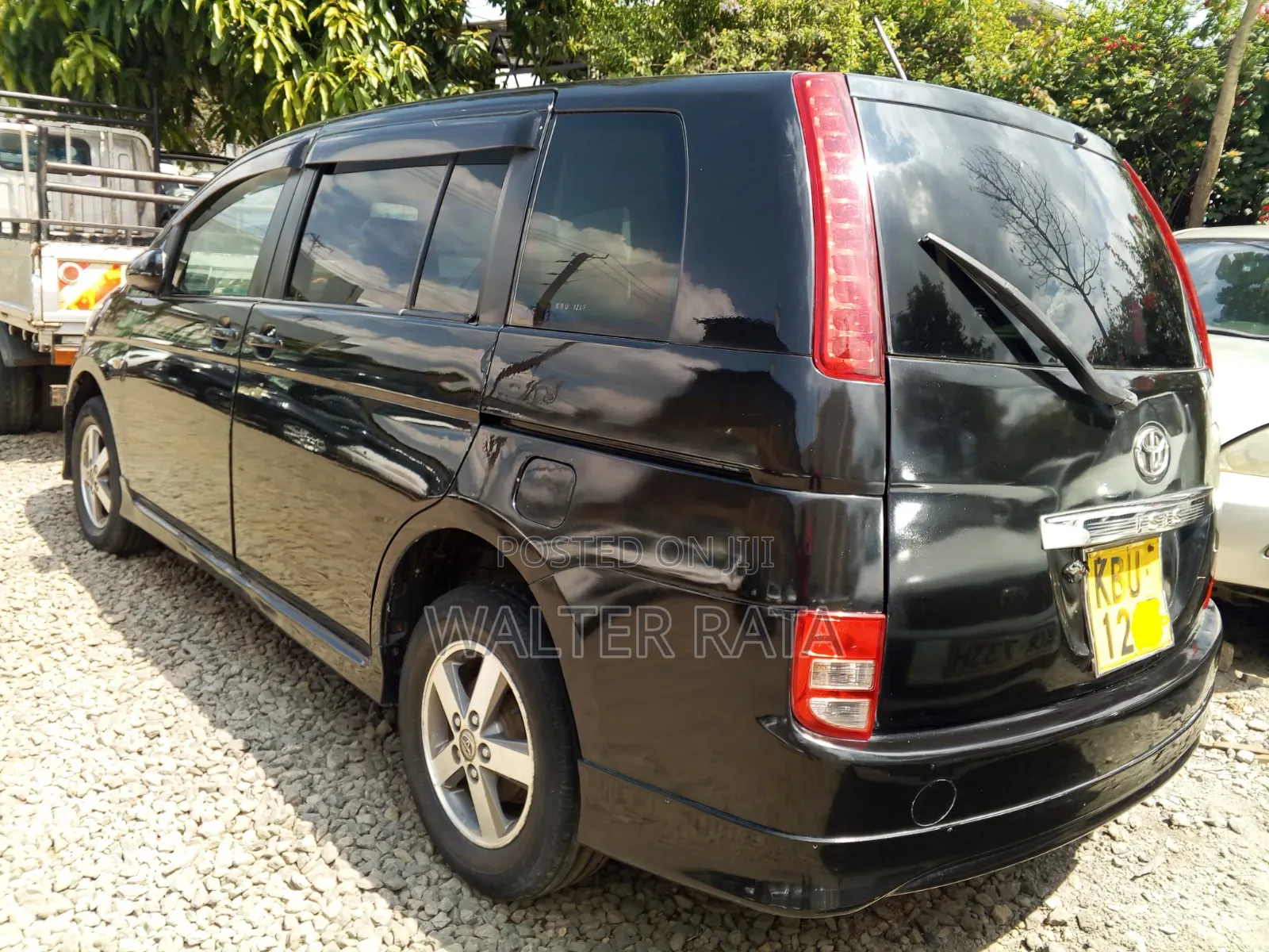 Toyota ISIS 2006 Black