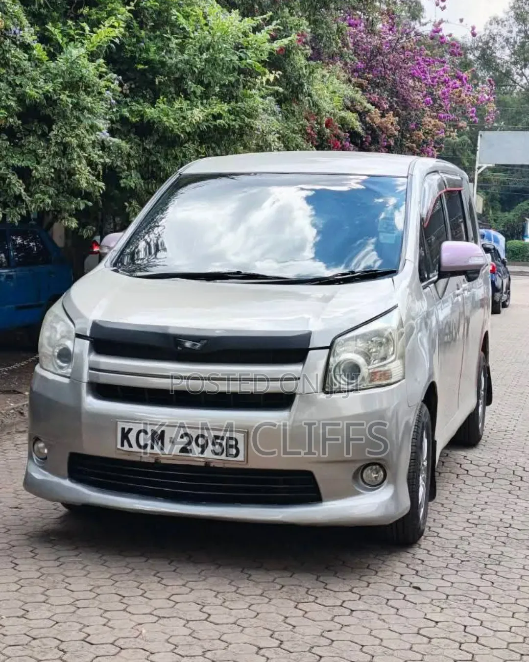 Toyota Noah 2010 Silver