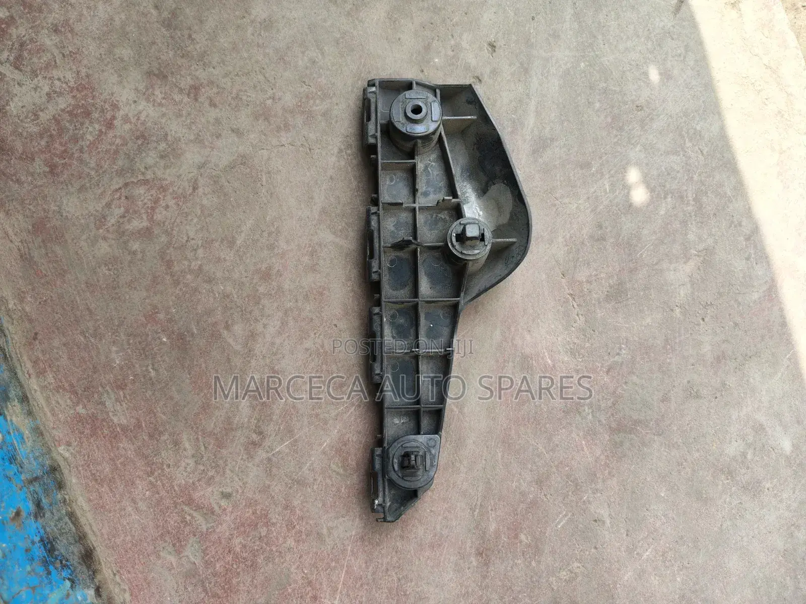 Fielder 161 Front Bumper Slide Retainers