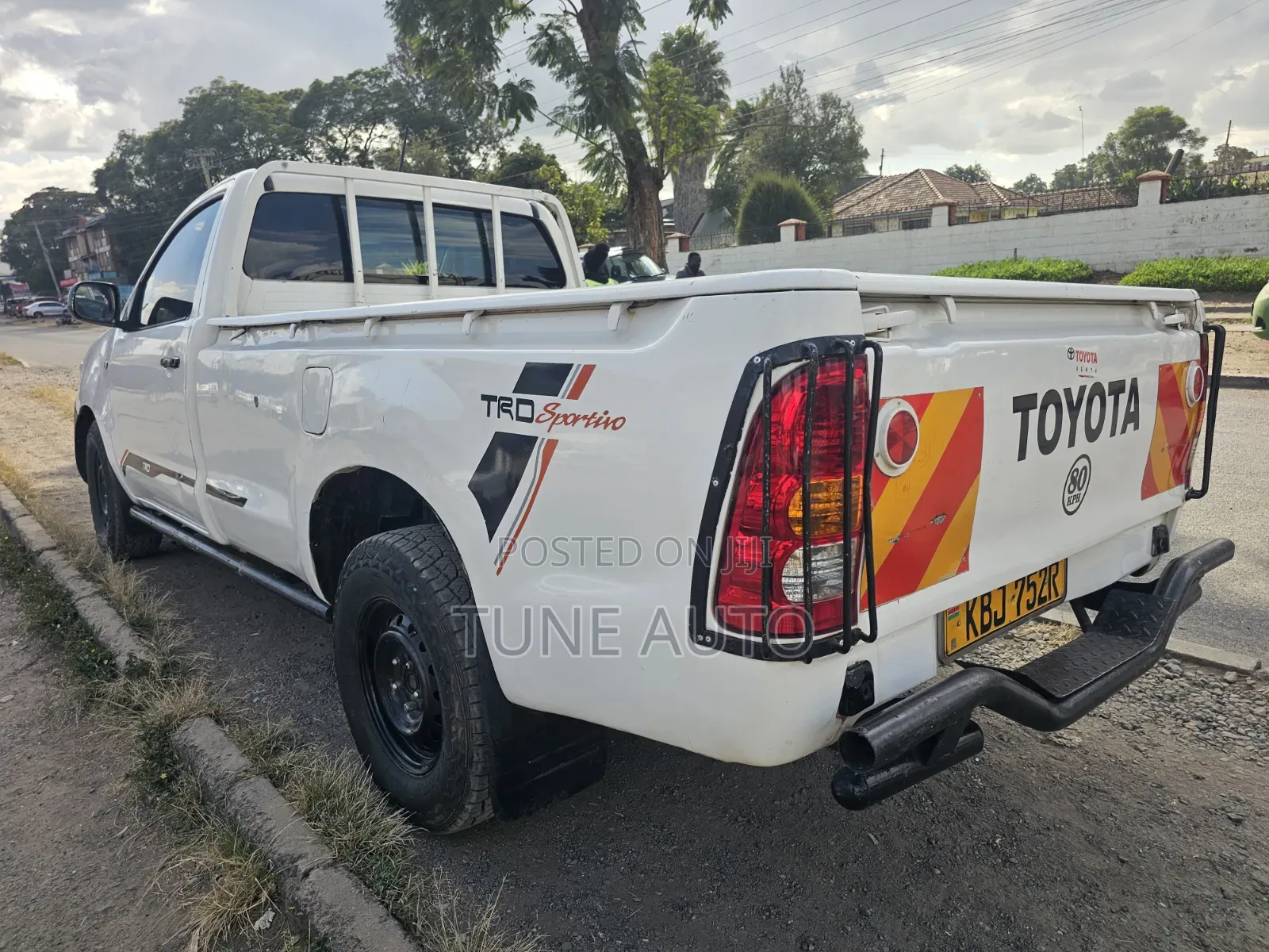 Toyota Hilux 2010 White
