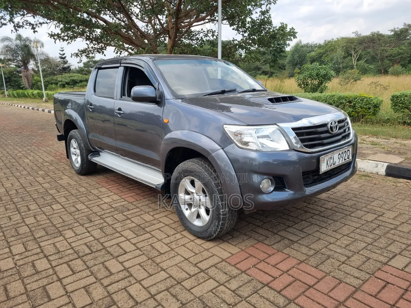 Toyota Hilux 2013 Gray