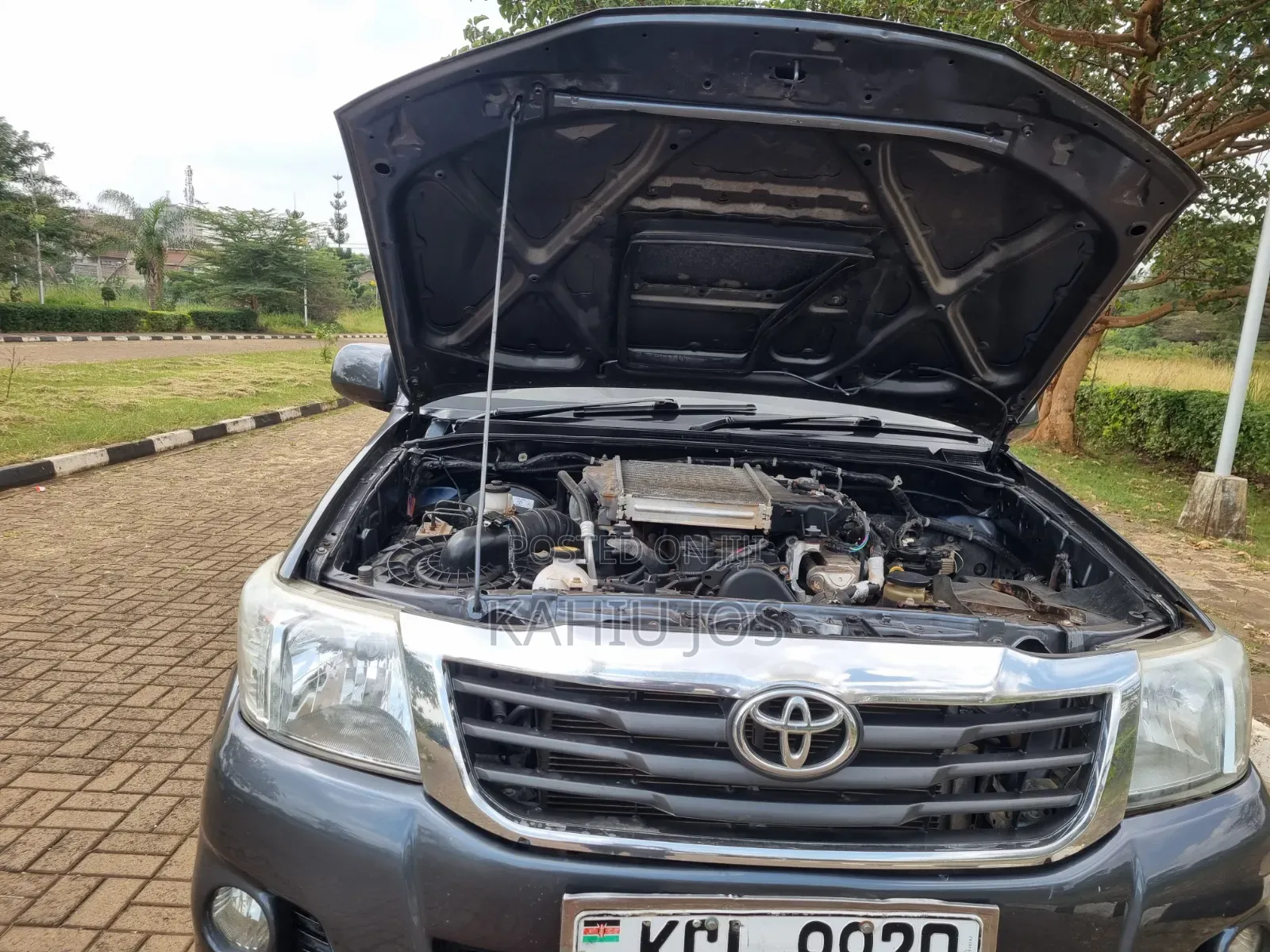 Toyota Hilux 2013 Gray