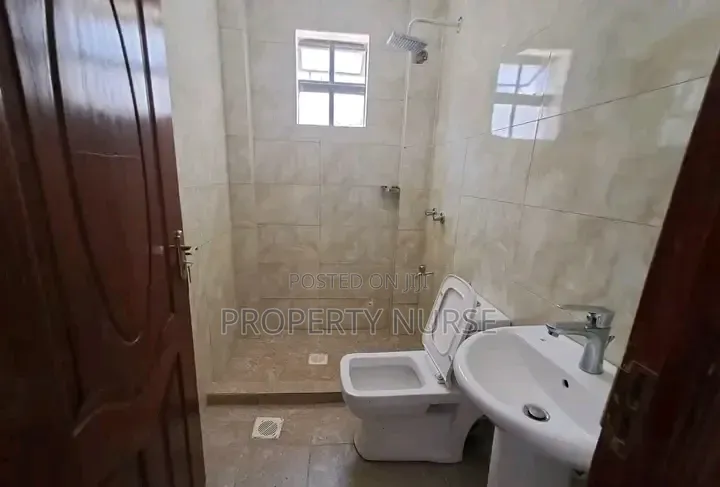 5bdrm Maisonette in Gateway Mall Area for rent