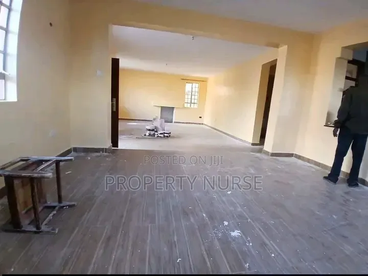 4bdrm Maisonette in Gateway Mall Area for rent