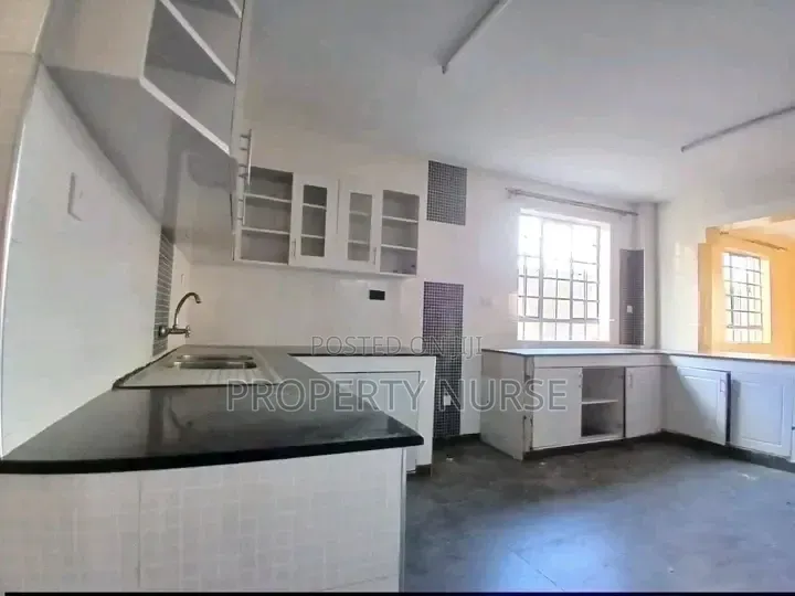 4bdrm Maisonette in Gateway Mall Area for rent