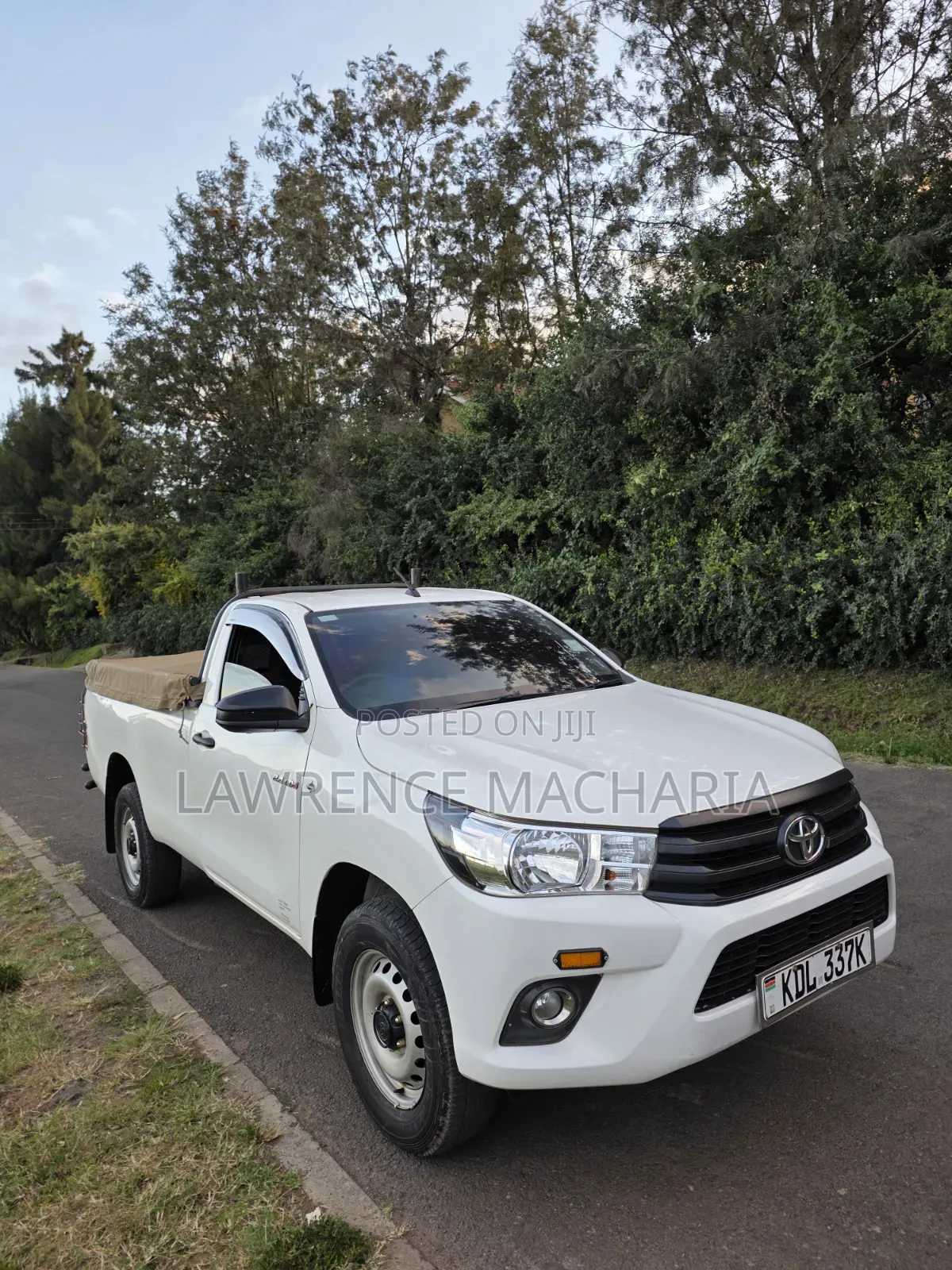 Toyota Hilux 2022 White