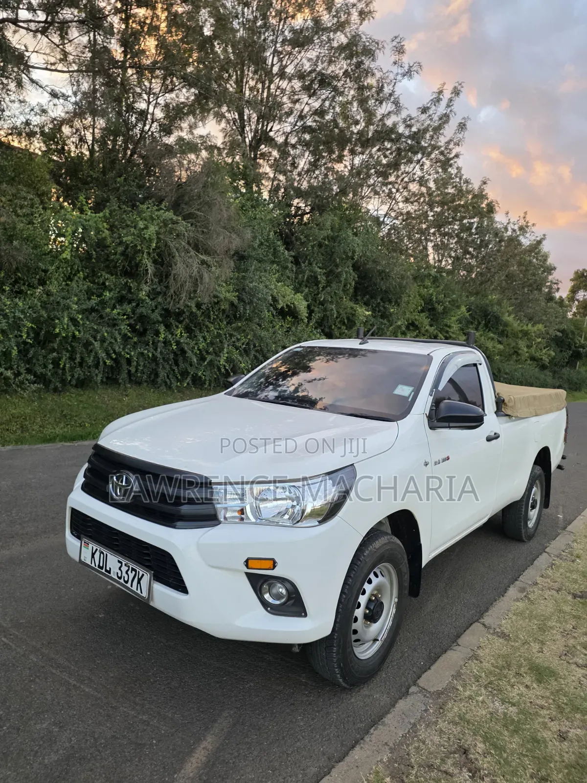 Toyota Hilux 2022 White