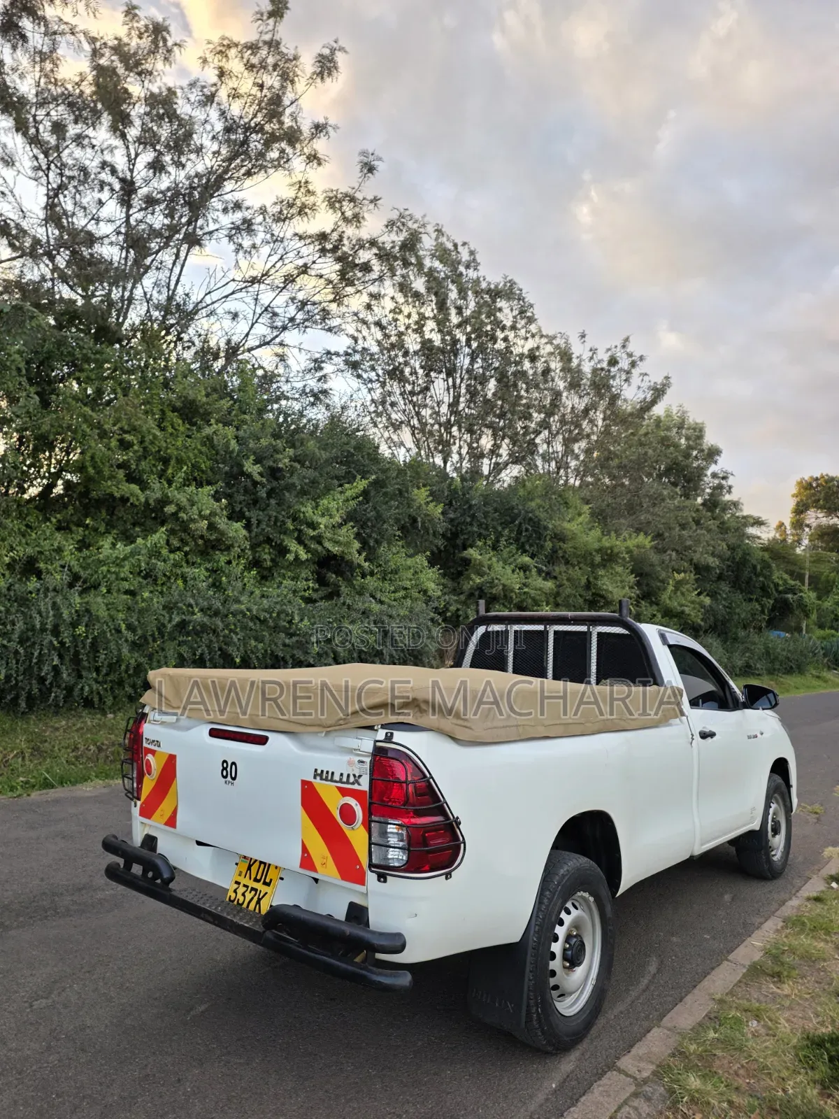 Toyota Hilux 2022 White