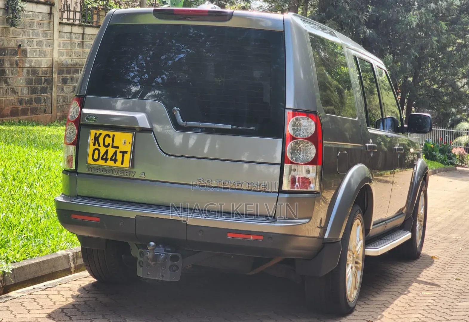 Land Rover Discovery 2010 Gray