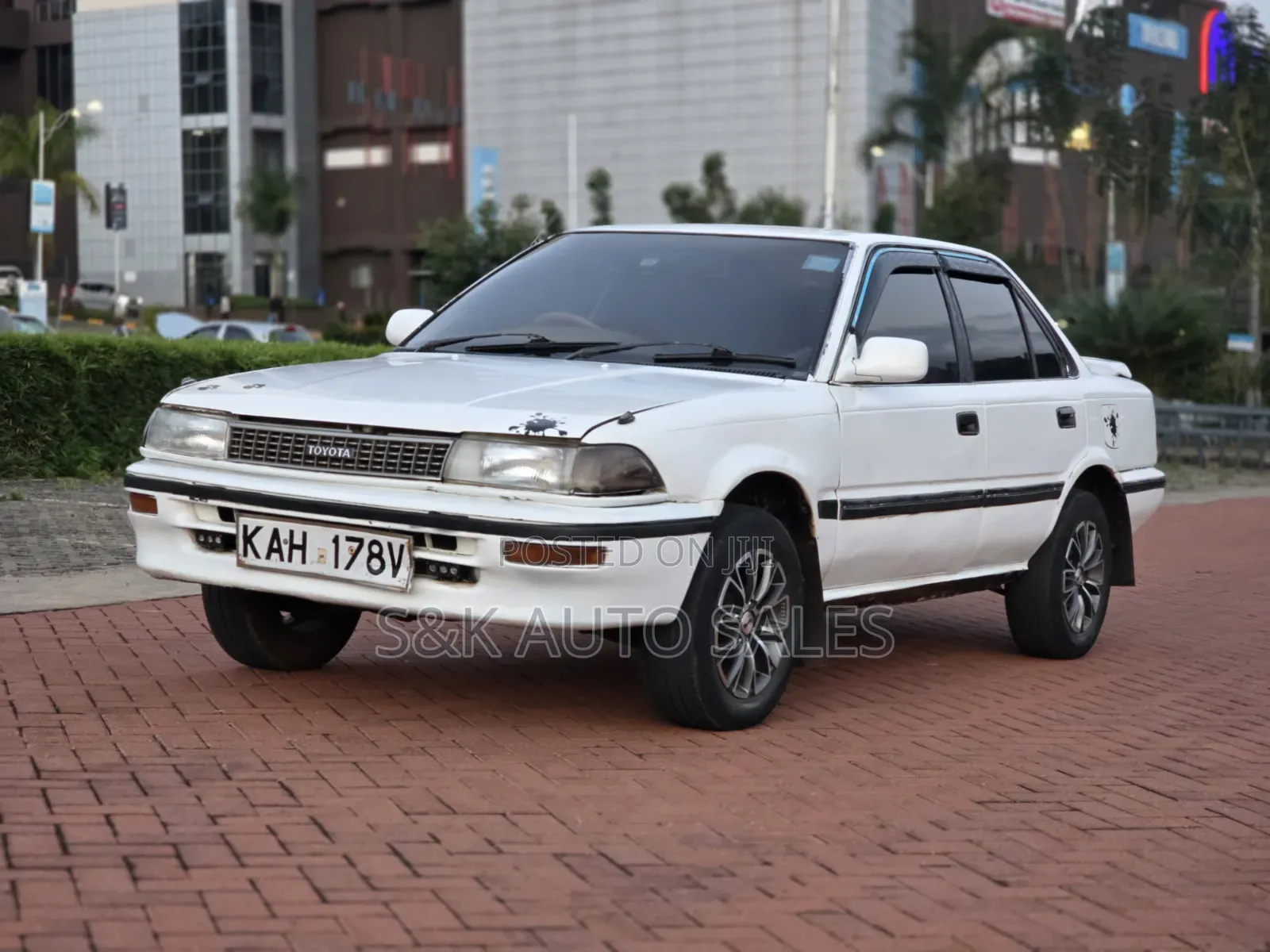 Toyota Corolla 1999 White