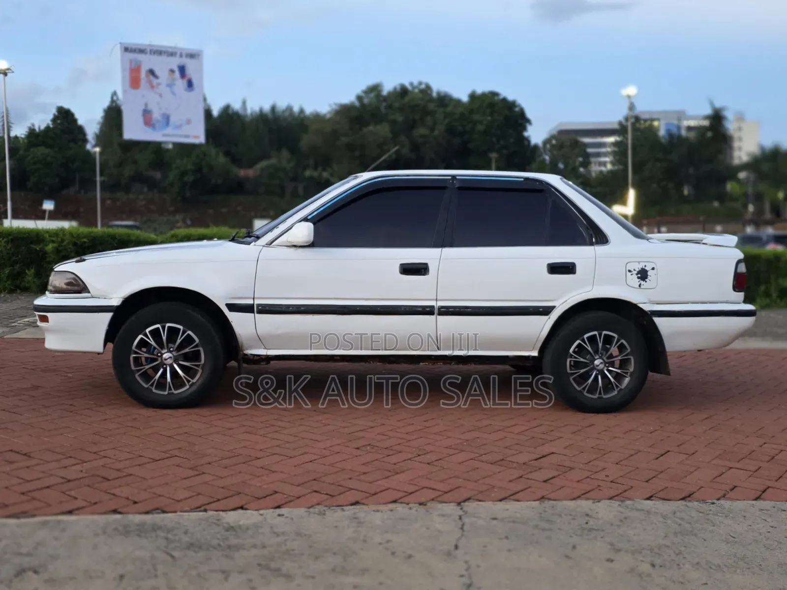 Toyota Corolla 1999 White
