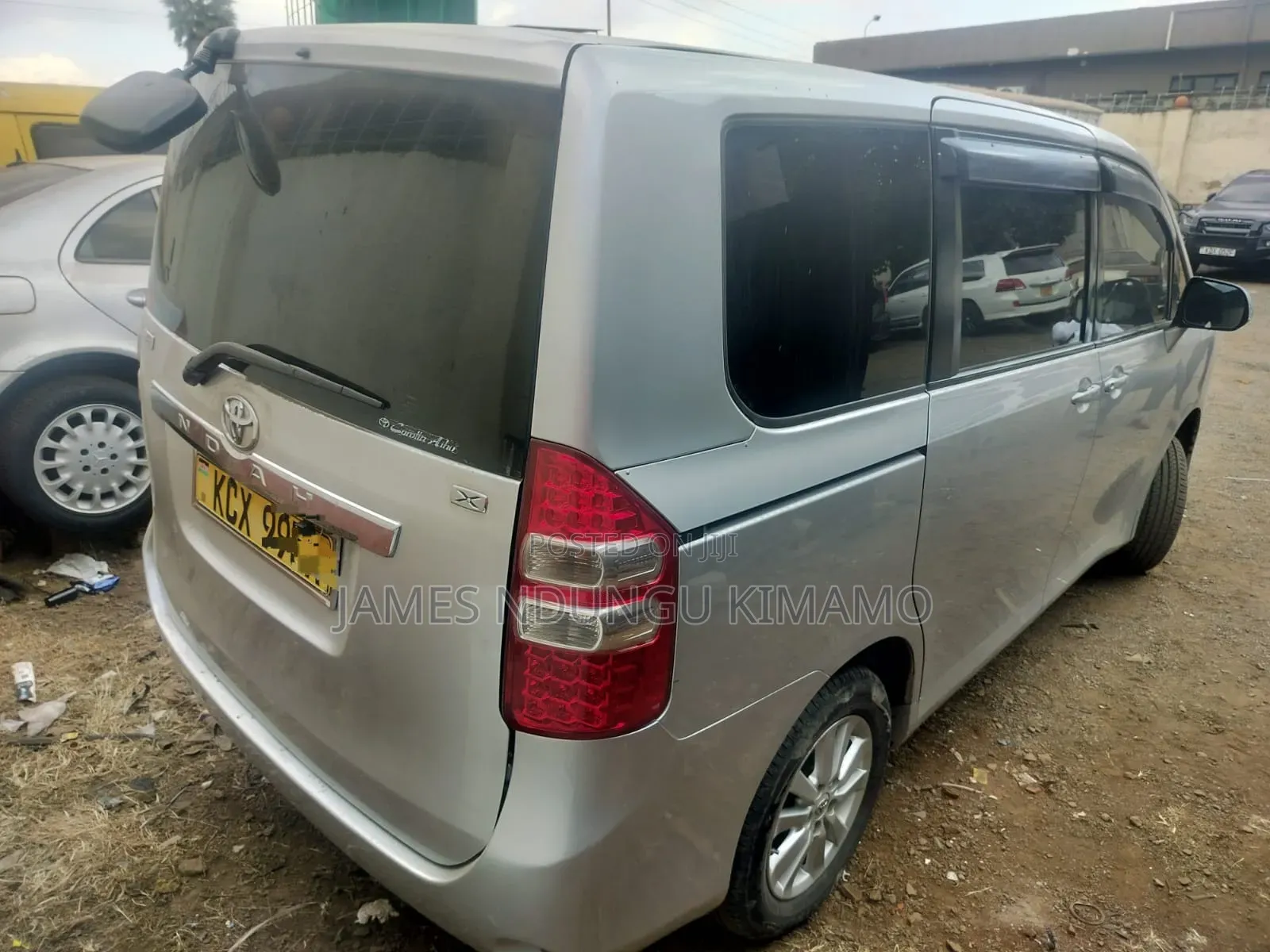 Toyota Noah 2013 Silver