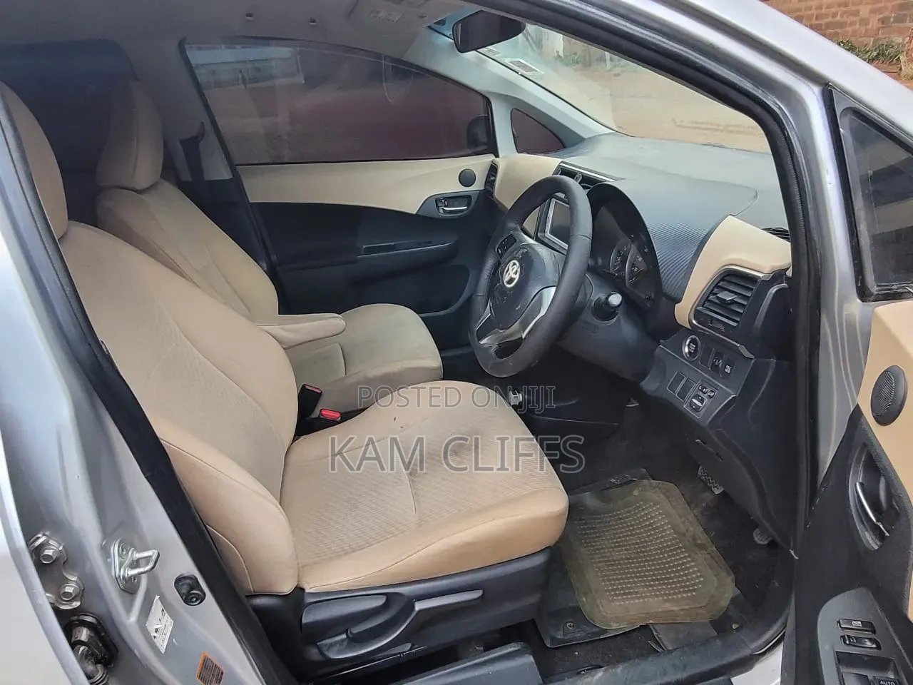 Toyota Ractis 2013 Silver