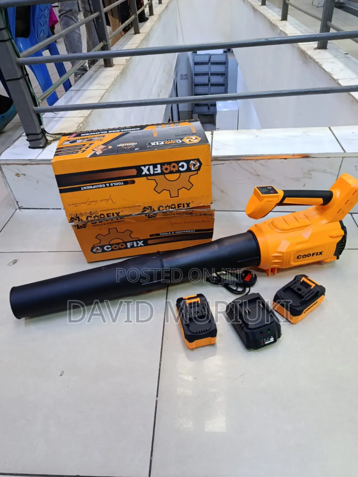 Coofix Cordless Electric Blower With Rechargeable Batteries.