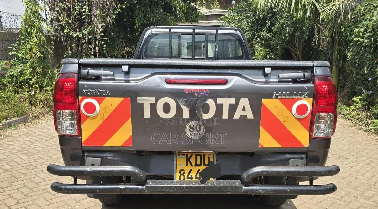 Toyota Hilux 2025 Gray
