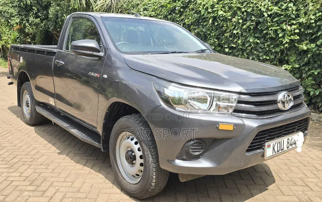 Toyota Hilux 2025 Gray