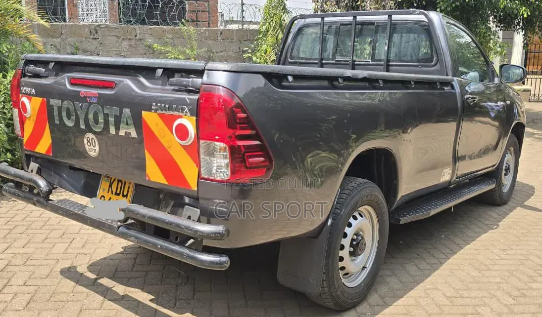 Toyota Hilux 2025 Gray