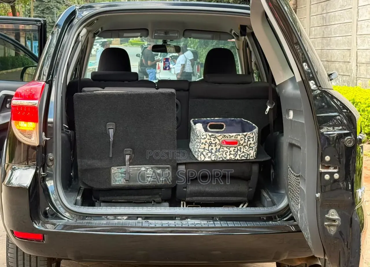 Toyota Vanguard 2012 Black