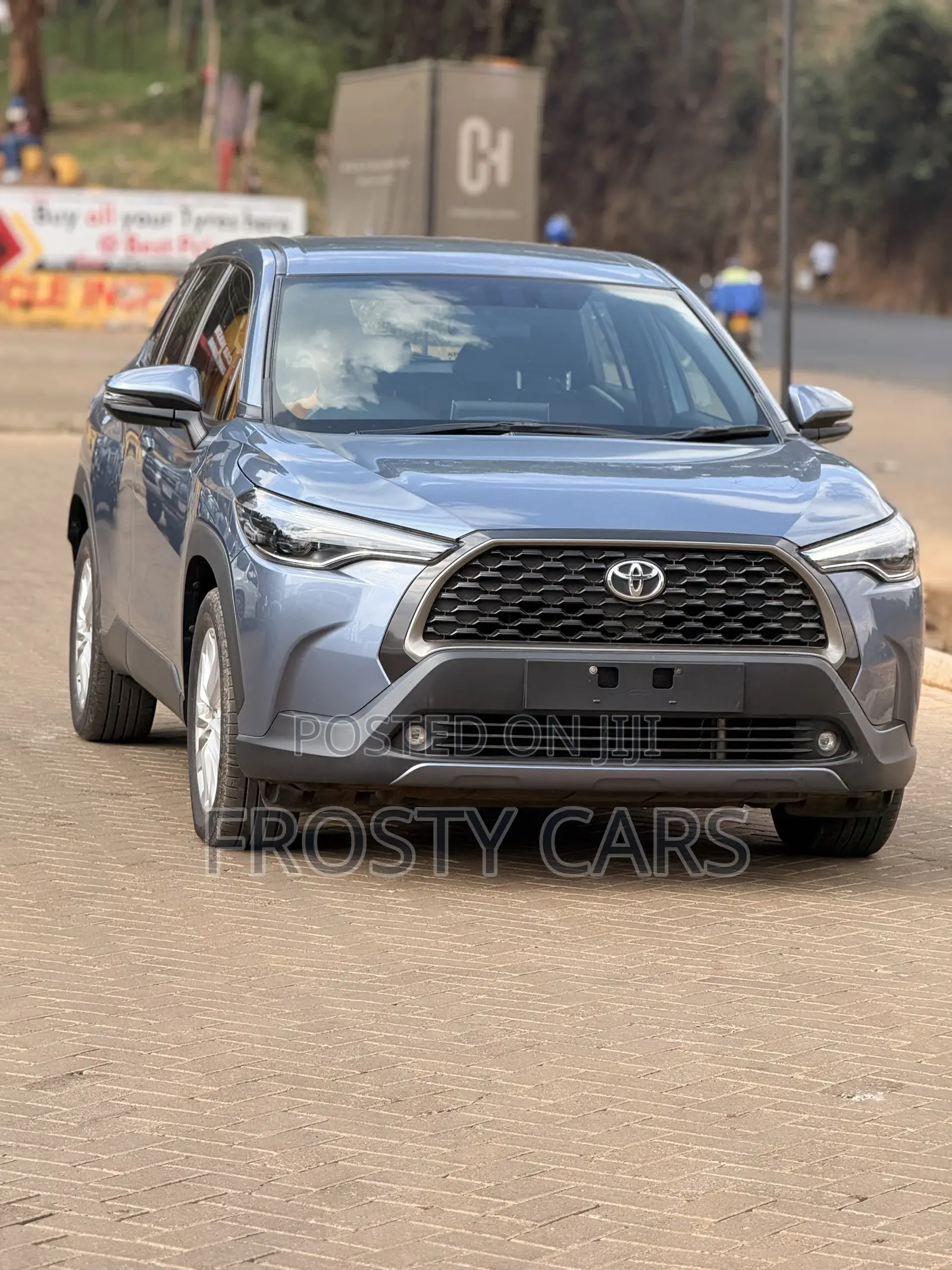 Toyota Corolla Cross XLE AWD 2023 Gray