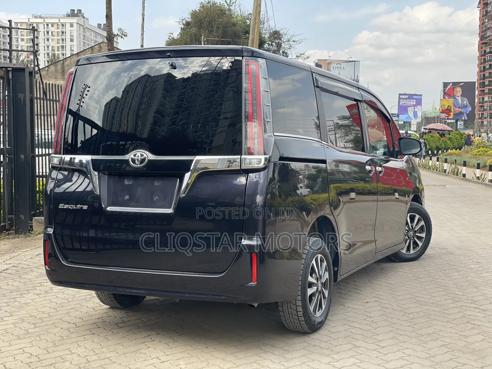 Toyota Esquire 2.0 FWD (7 seater) 2019 Black