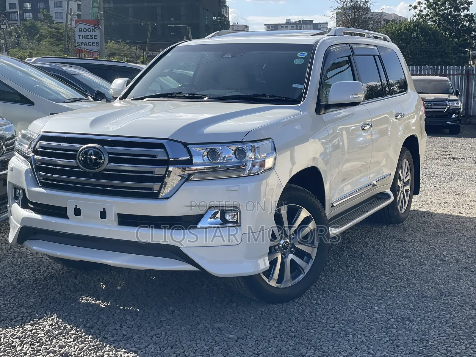Toyota Land Cruiser 4.6 V8 ZX 2019 White