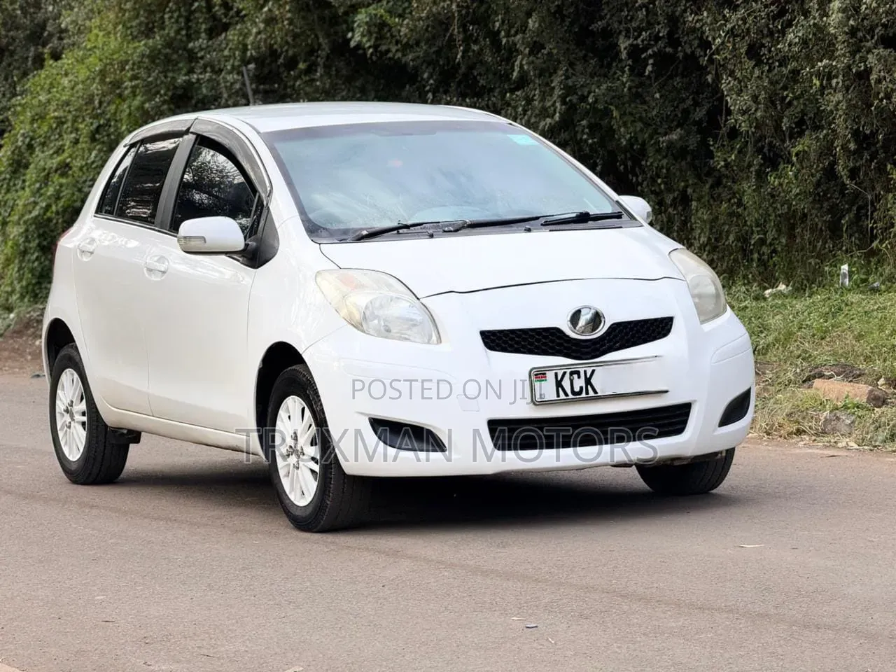 Toyota Vitz 2009 White