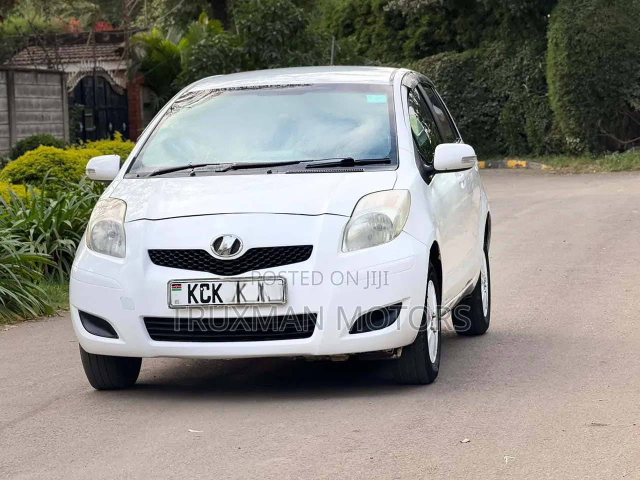 Toyota Vitz 2009 White