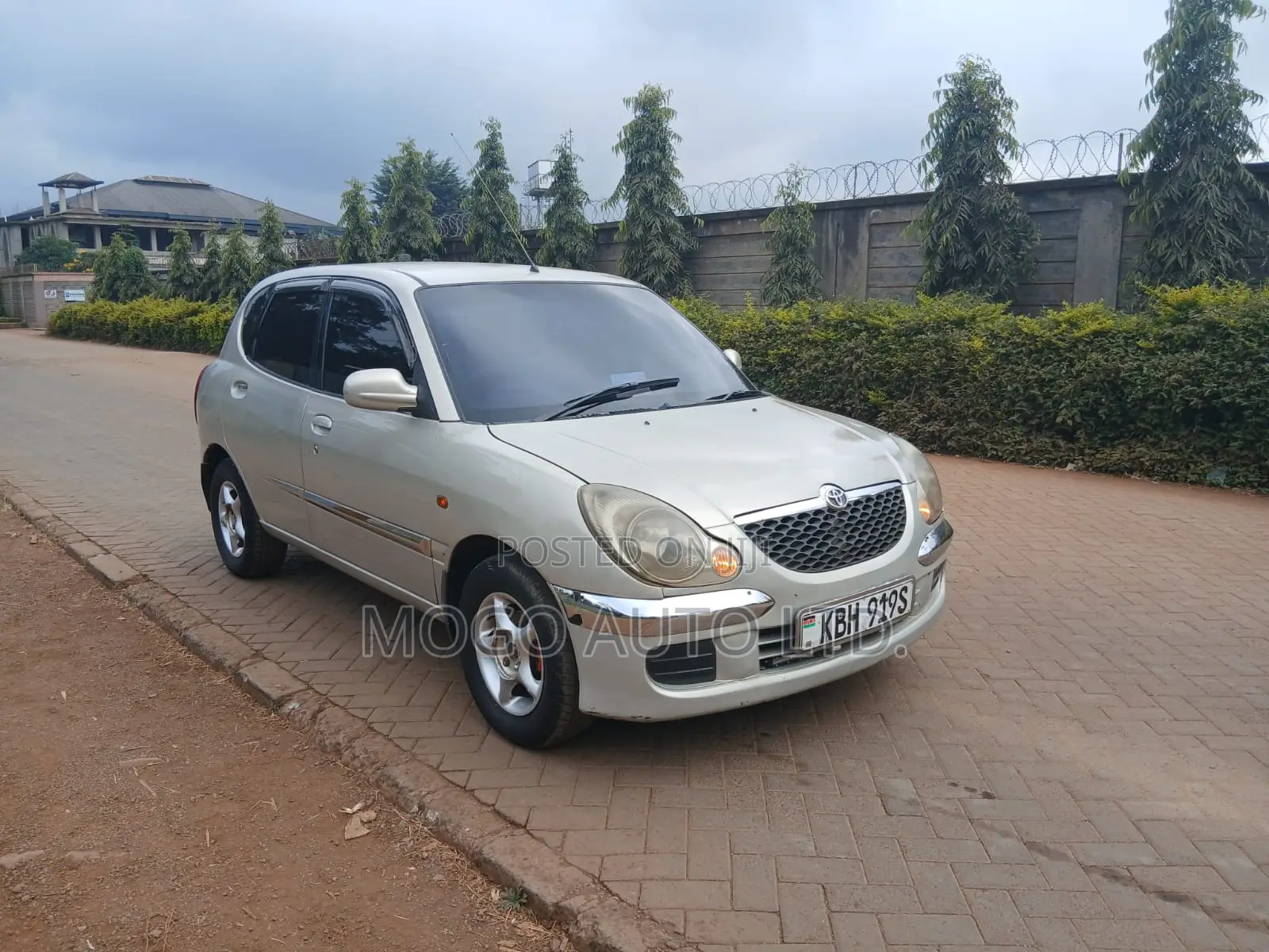 Toyota Duet 2002 Beige