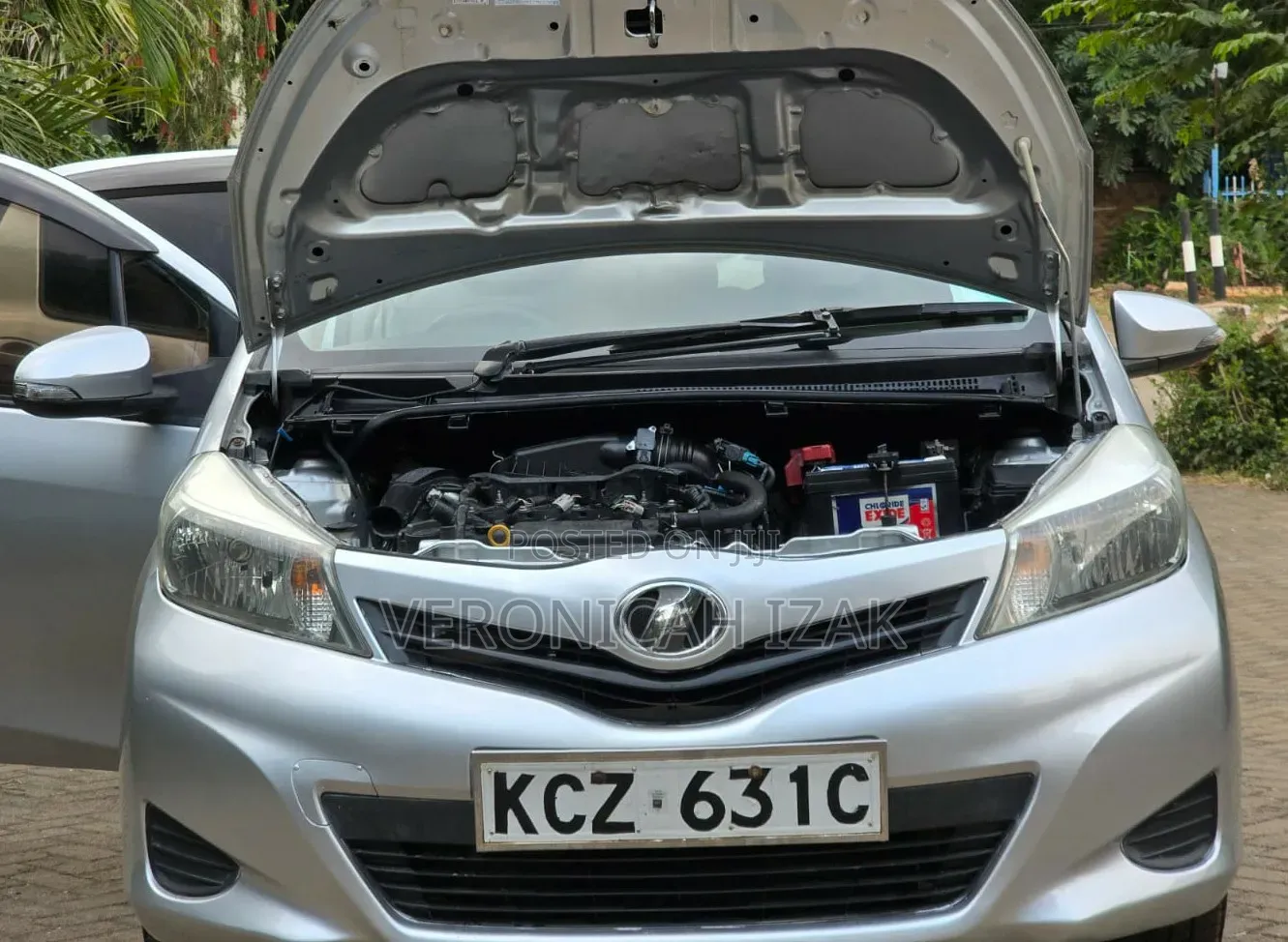 Toyota Vitz 2013 Silver