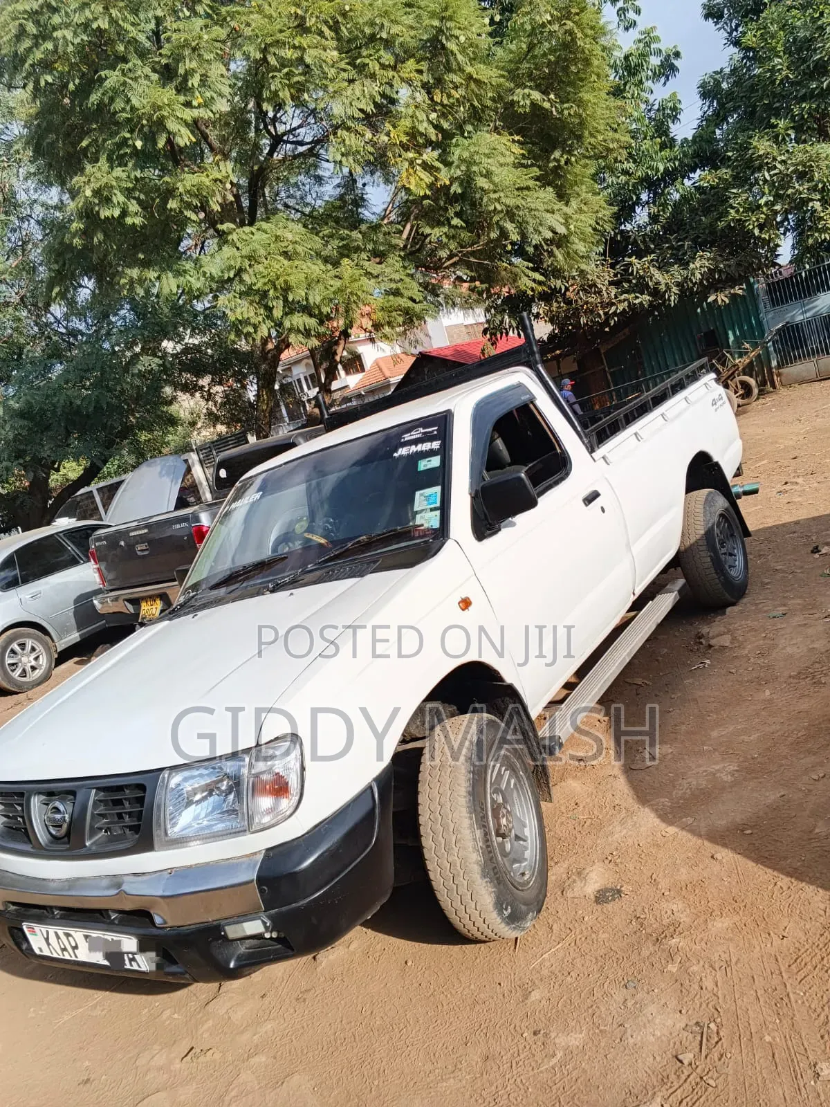 Nissan Hardbody 2004 White
