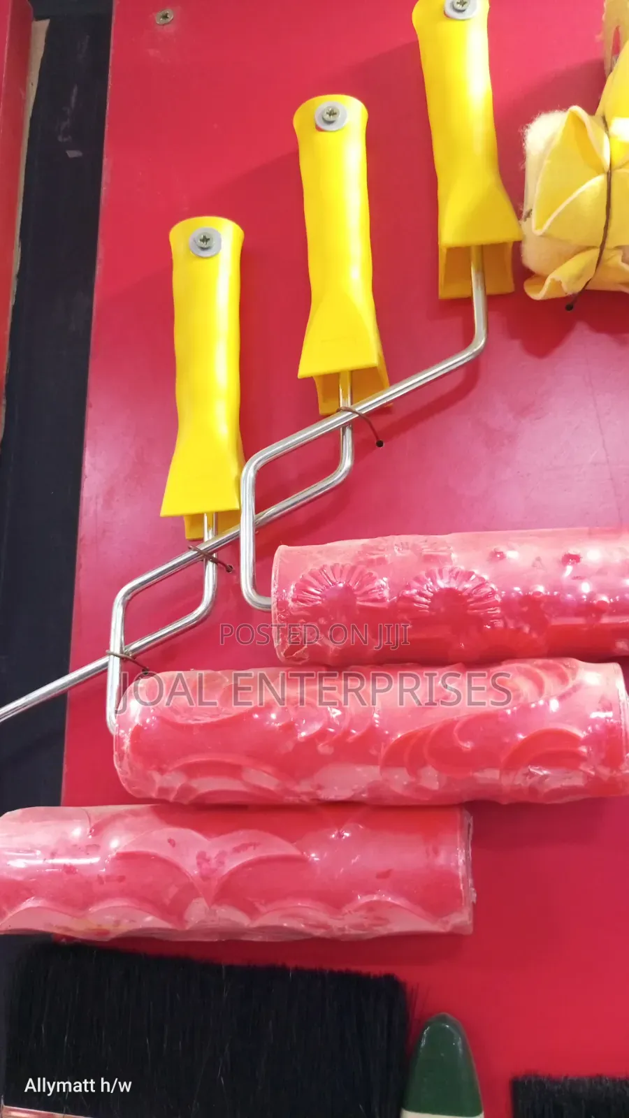 Flowered Plastic Roller Brush
