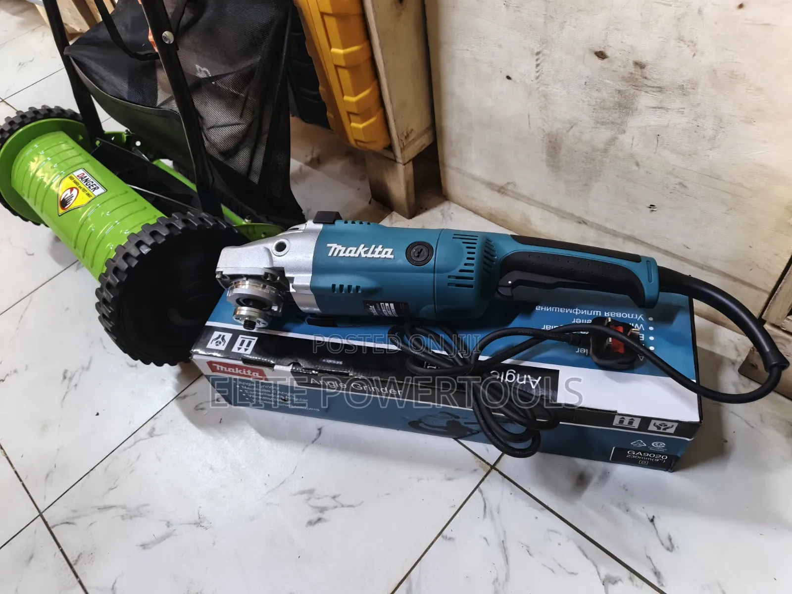 Makita 9 Inch 2200w Heavy Duty Angle Grinder Ga9020