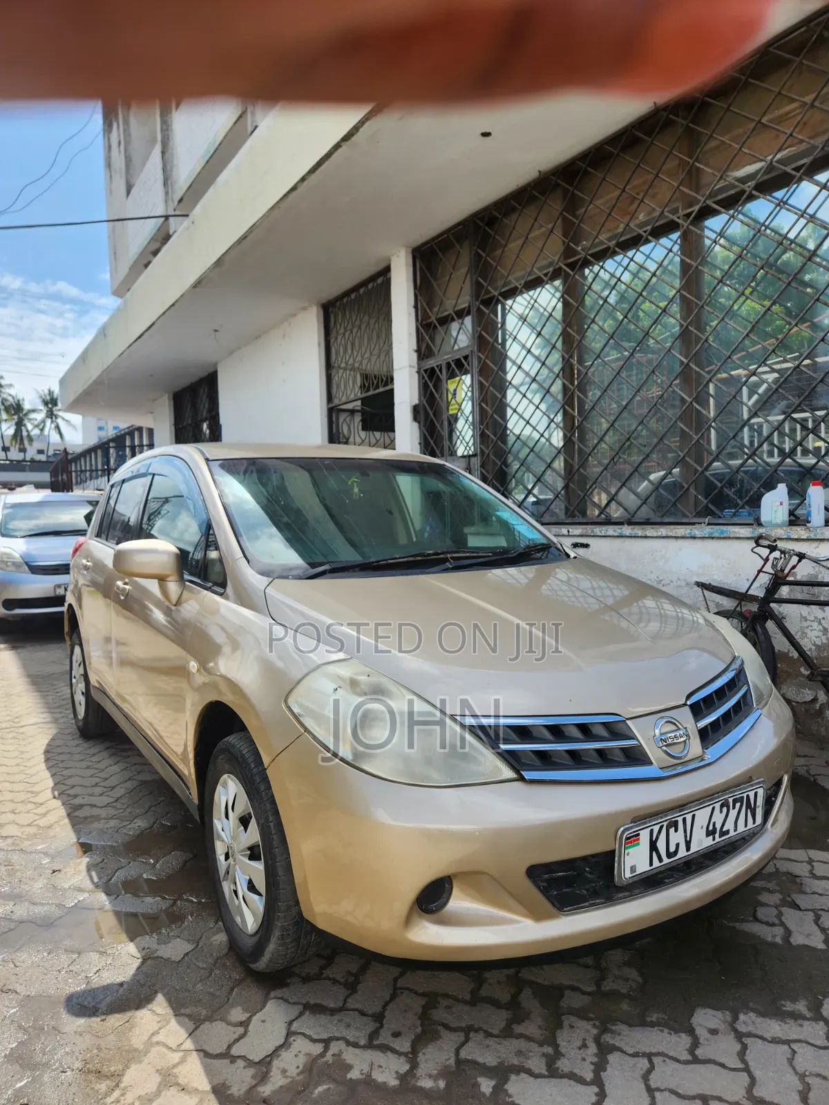 Nissan Tiida 2012 Gold