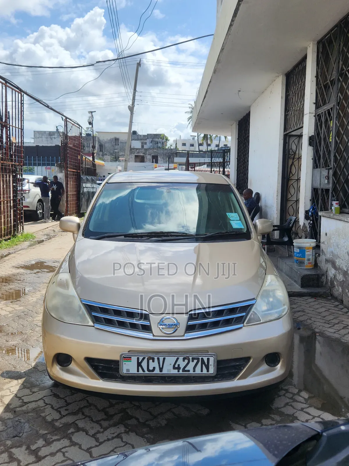 Nissan Tiida 2012 Gold