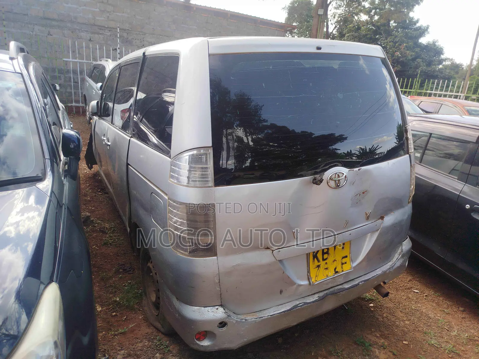 Toyota Voxy 2005 Silver