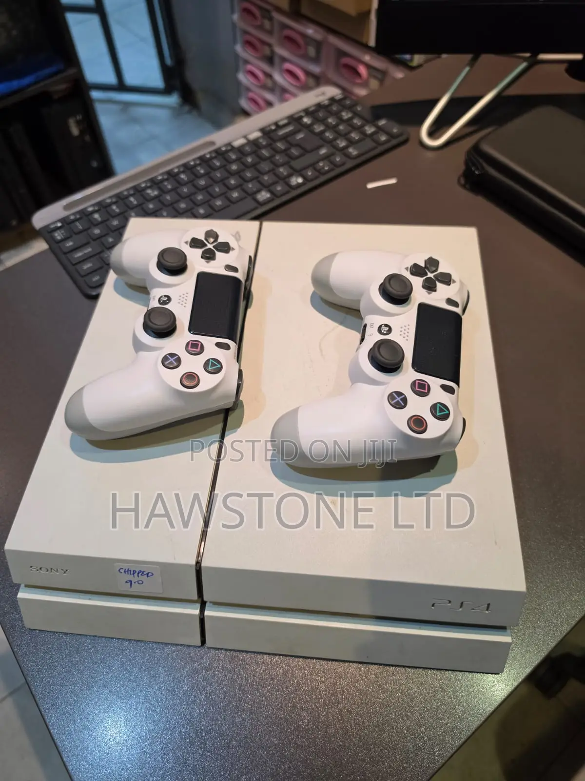 Ps4 With 10 Games and 2 Pads